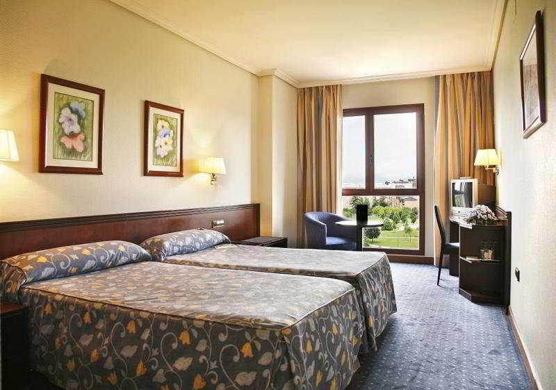 Hotel Occidental Pamplona Zimmer foto